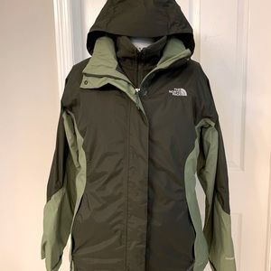 North Face Hyvent Jacket for Women. Size Large. 2-tone green.